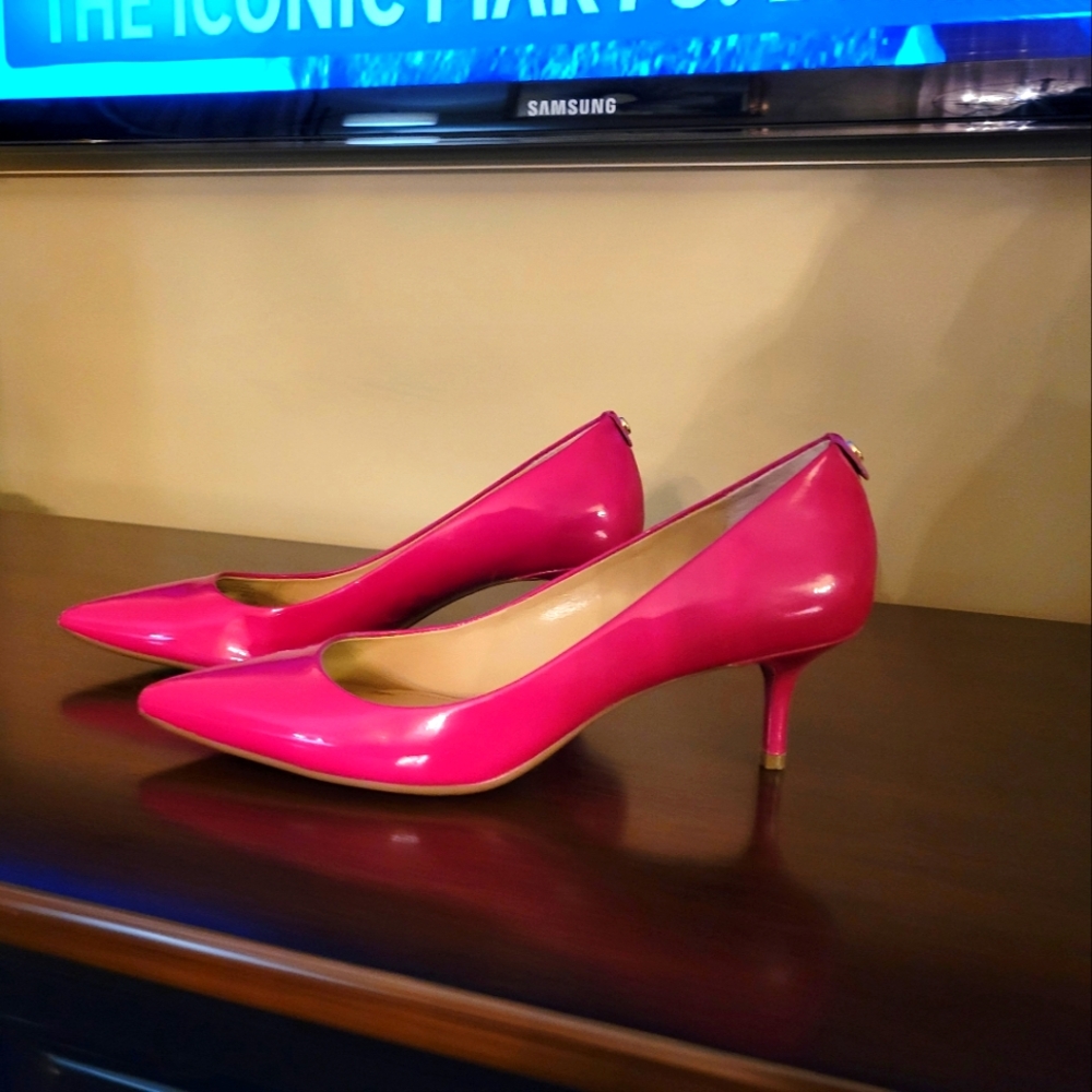 Michael Kors pink heels 👠